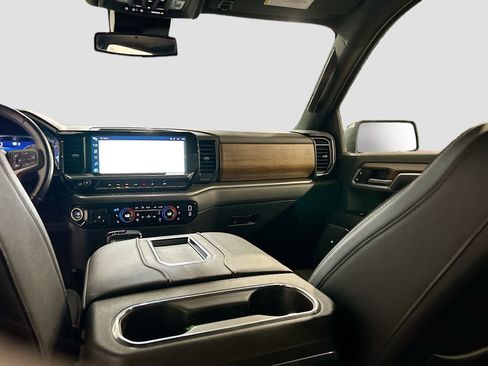 Used 2022 Chevrolet Silverado 1500 High Country w/ High Country Premium Package image 25