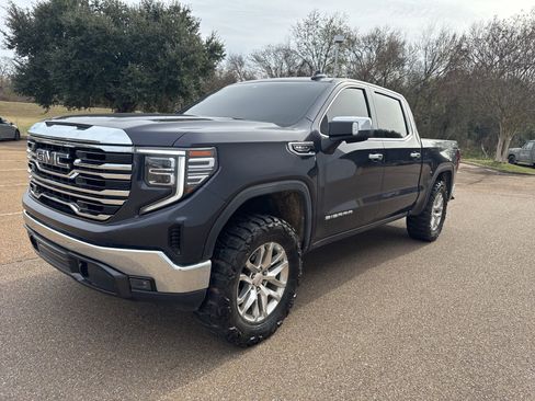 Used 2022 GMC Sierra 1500 SLT w/ SLT Convenience Package image 3