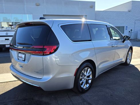New 2026 Chrysler Pacifica Limited image 5