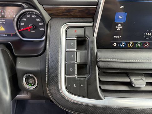 Used 2021 Chevrolet Suburban Premier w/ Premium Package image 21