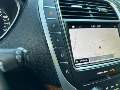 Used 2017 Lincoln MKX Select w/ Select Plus Package image 19