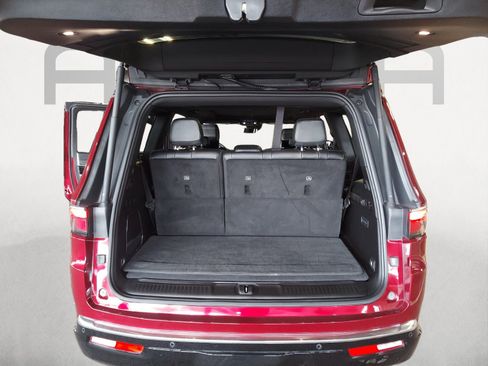 Used 2023 Jeep Wagoneer Series III w/ Premium Group I RWD image 12