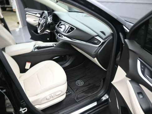 Used 2022 Buick Enclave Essence w/ Experience Buick Package FWD image 19