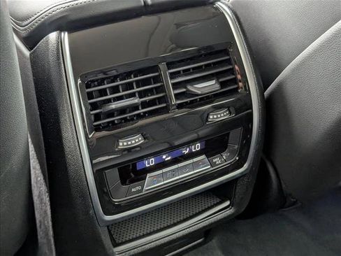 Used 2025 BMW X7 xDrive40i w/ Parking Assistance Package AWD/4WD image 18