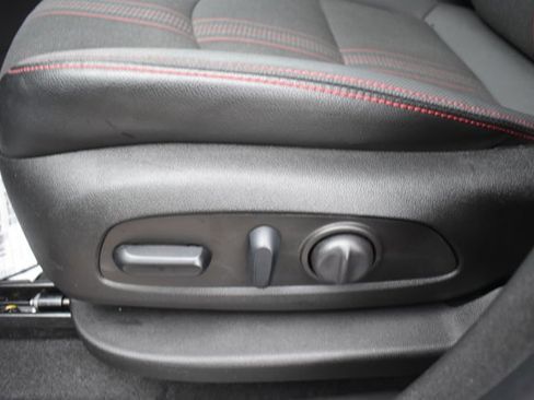 Used 2023 Chevrolet Equinox RS image 13