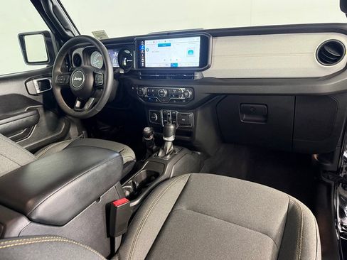Used 2024 Jeep Wrangler Unlimited w/ Convenience Group AWD/4WD image 16