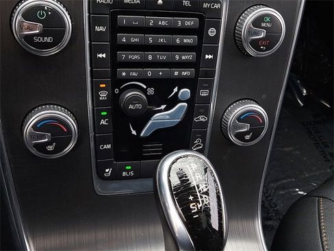 Used 2016 Volvo V60 T5 Cross Country w/ Convenience Package image 16