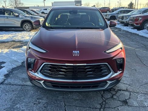Used 2024 Buick Encore GX Preferred w/ Comfort Package image 2