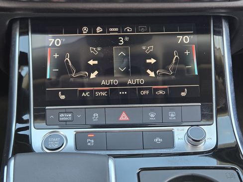 Used 2023 Audi Q8 Premium image 22