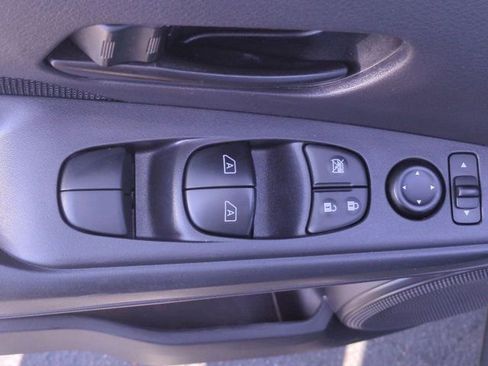 Used 2022 Nissan Kicks S image 16