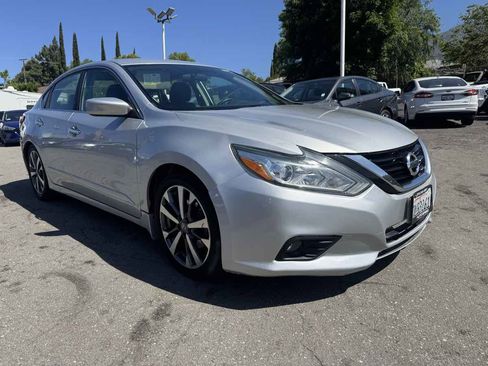 Used 2016 Nissan Altima 2.5 SR image 1