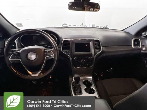 Used 2018 Jeep Grand Cherokee Laredo AWD/4WD image 7