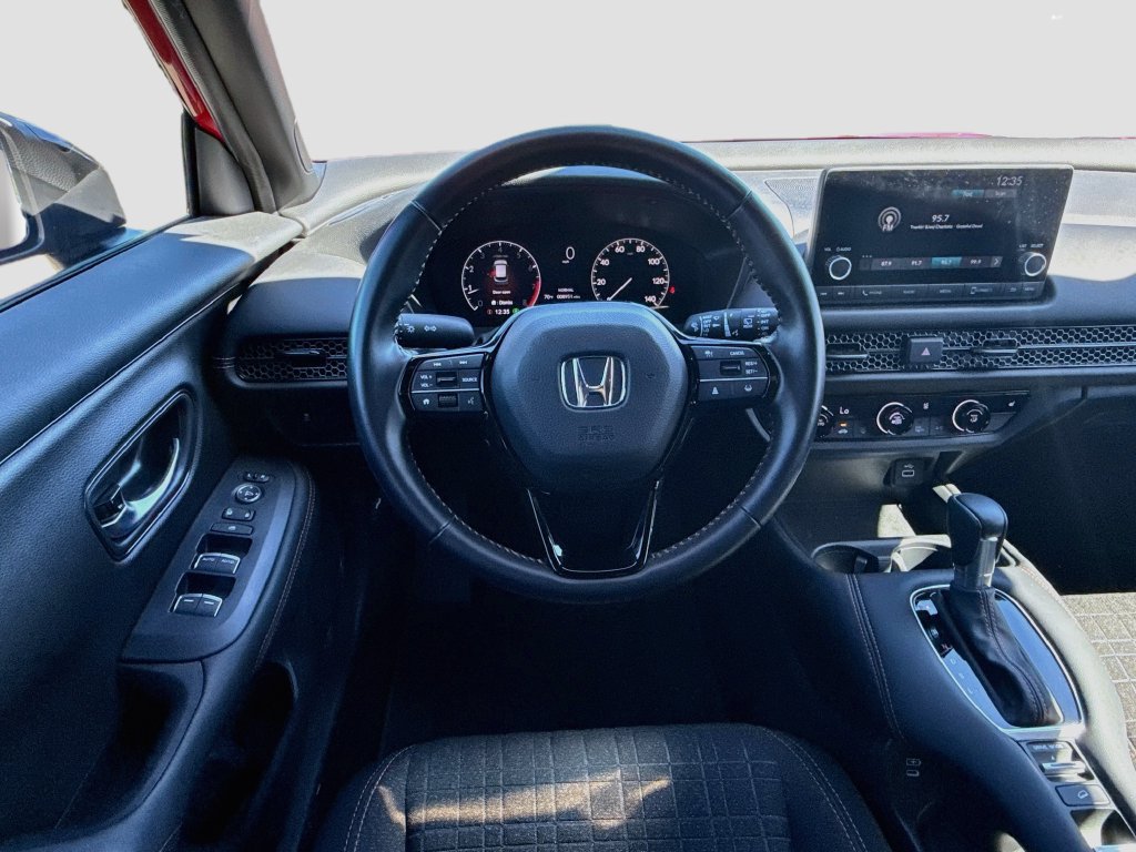 Used 2025 Honda HR-V Sport image 27