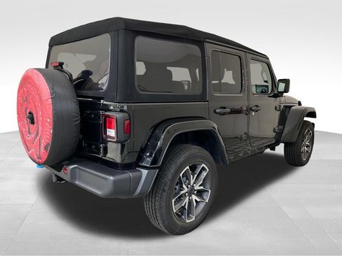 Used 2024 Jeep Wrangler Unlimited w/ LED Headlamp & Fog Lamp Group AWD/4WD image 5