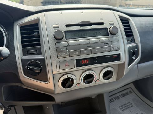 Used 2011 Toyota Tacoma 4x4 Access Cab V6 w/ TRD Off-Road Pkg image 18