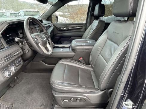 Used 2022 GMC Yukon XL Denali w/ Denali Premium Package image 15