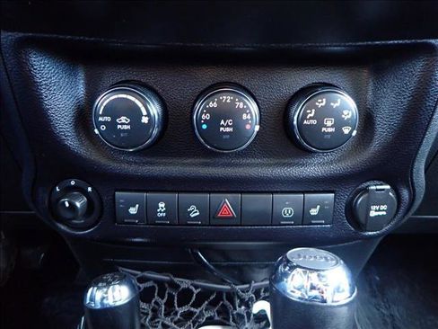 Used 2016 Jeep Wrangler Unlimited Rubicon image 18