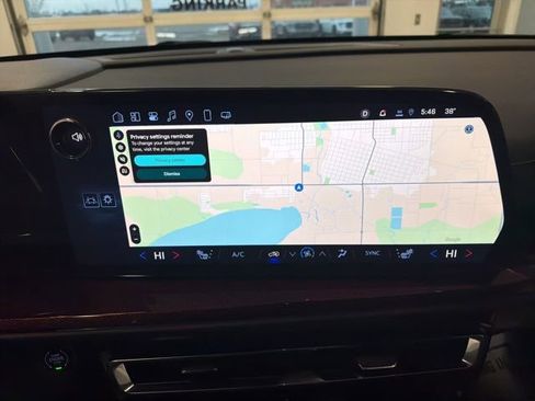 Used 2025 Chevrolet Traverse Z71 image 50