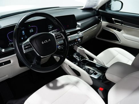 Used 2023 Kia Telluride S image 11