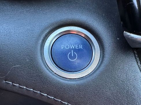 Used 2021 Toyota Highlander Platinum image 32