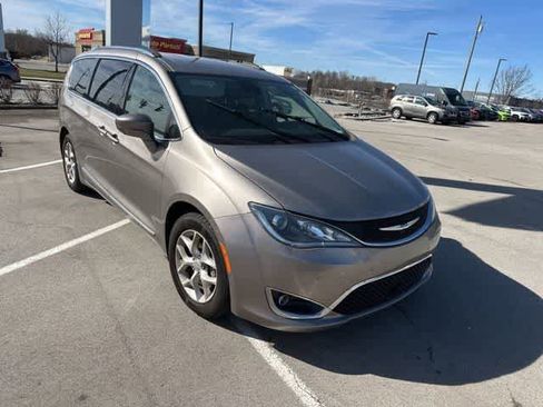 Used 2018 Chrysler Pacifica Touring-L Plus w/ Advanced Safetytec Group image 22