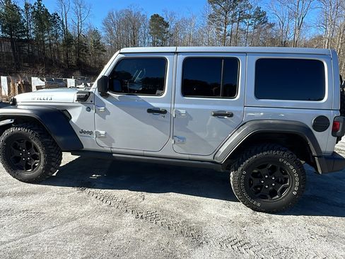 Used 2023 Jeep Wrangler Unlimited image 11