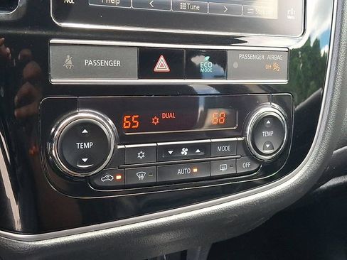 Used 2019 Mitsubishi Outlander SE AWD/4WD image 17