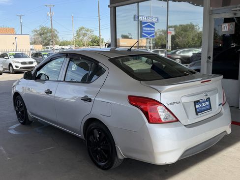 Used 2015 Nissan Versa S Plus FWD image 4