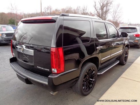 Used 2012 Cadillac Escalade Luxury image 3