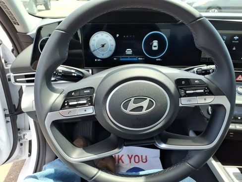 Used 2025 Hyundai Elantra Limited FWD image 21