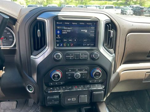 Used 2021 Chevrolet Silverado 1500 LTZ w/ LTZ Premium Package AWD/4WD image 12