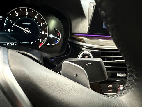 Used 2018 BMW 530i w/ Premium Package image 35