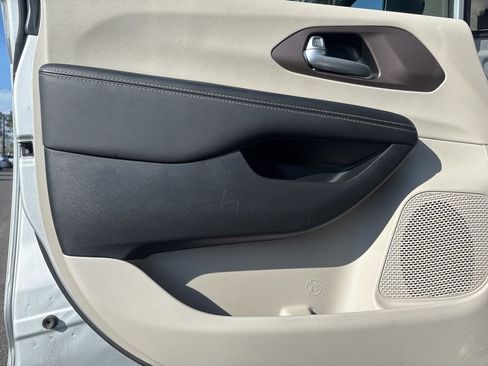 Used 2024 Chrysler Voyager LX image 44