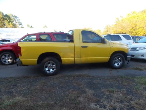 Used 2004 Dodge Ram 1500 Truck ST image 1
