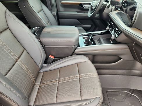 New 2026 Chevrolet Tahoe High Country AWD/4WD image 10