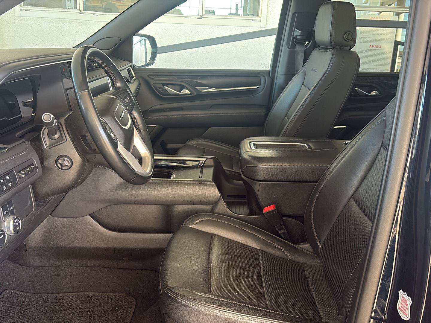 Used 2023 GMC Yukon Denali AWD/4WD image 7