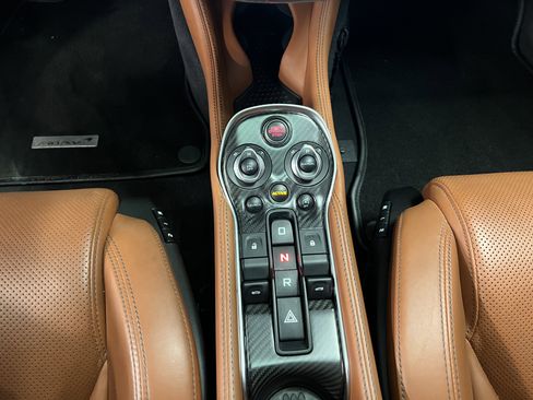 Used 2017 McLaren 570S image 22