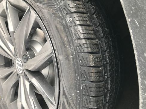 Used 2024 Volkswagen Tiguan SE image 11