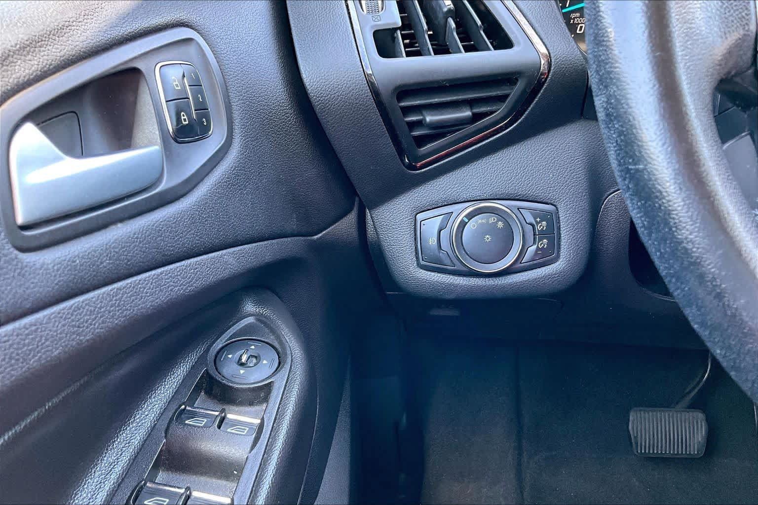 Used 2014 Ford Escape Titanium FWD image 32