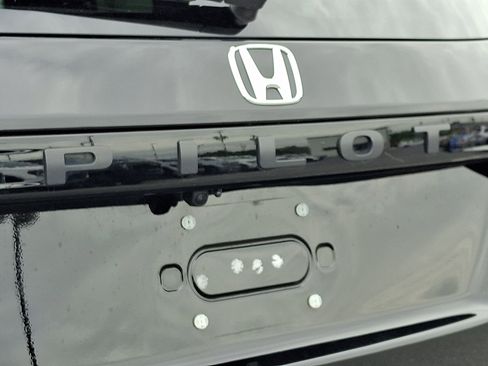Certified 2023 Honda Pilot Sport image 29