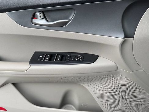 Used 2019 Kia Forte LXS FWD image 26