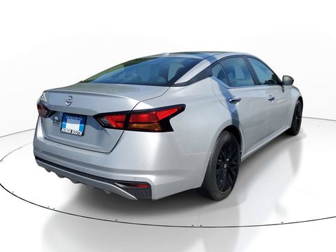 Used 2025 Nissan Altima 2.5 SV FWD image 6