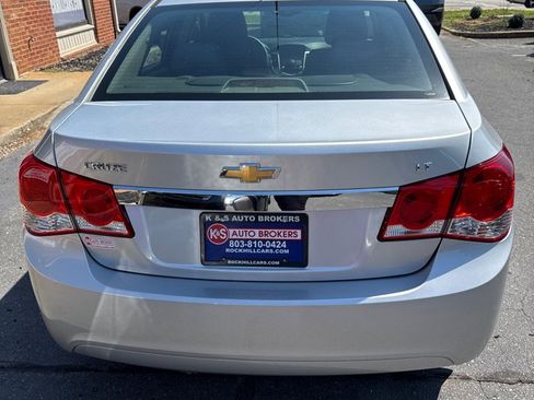Used 2016 Chevrolet Cruze LT w/ Sun And Sound Package FWD image 4