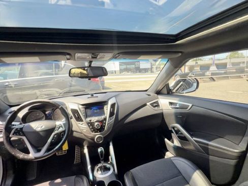 Used 2016 Hyundai Veloster w/ Option Group 02 FWD image 17