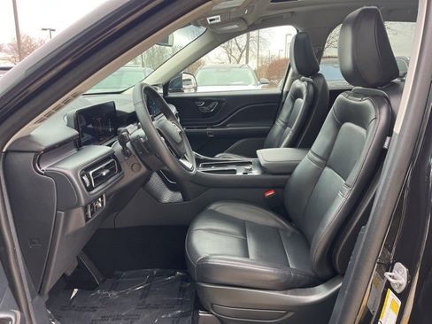 Used 2025 Lincoln Aviator AWD image 28