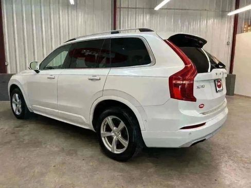 Used 2017 Volvo XC90 T5 Momentum w/ Vision Package image 10