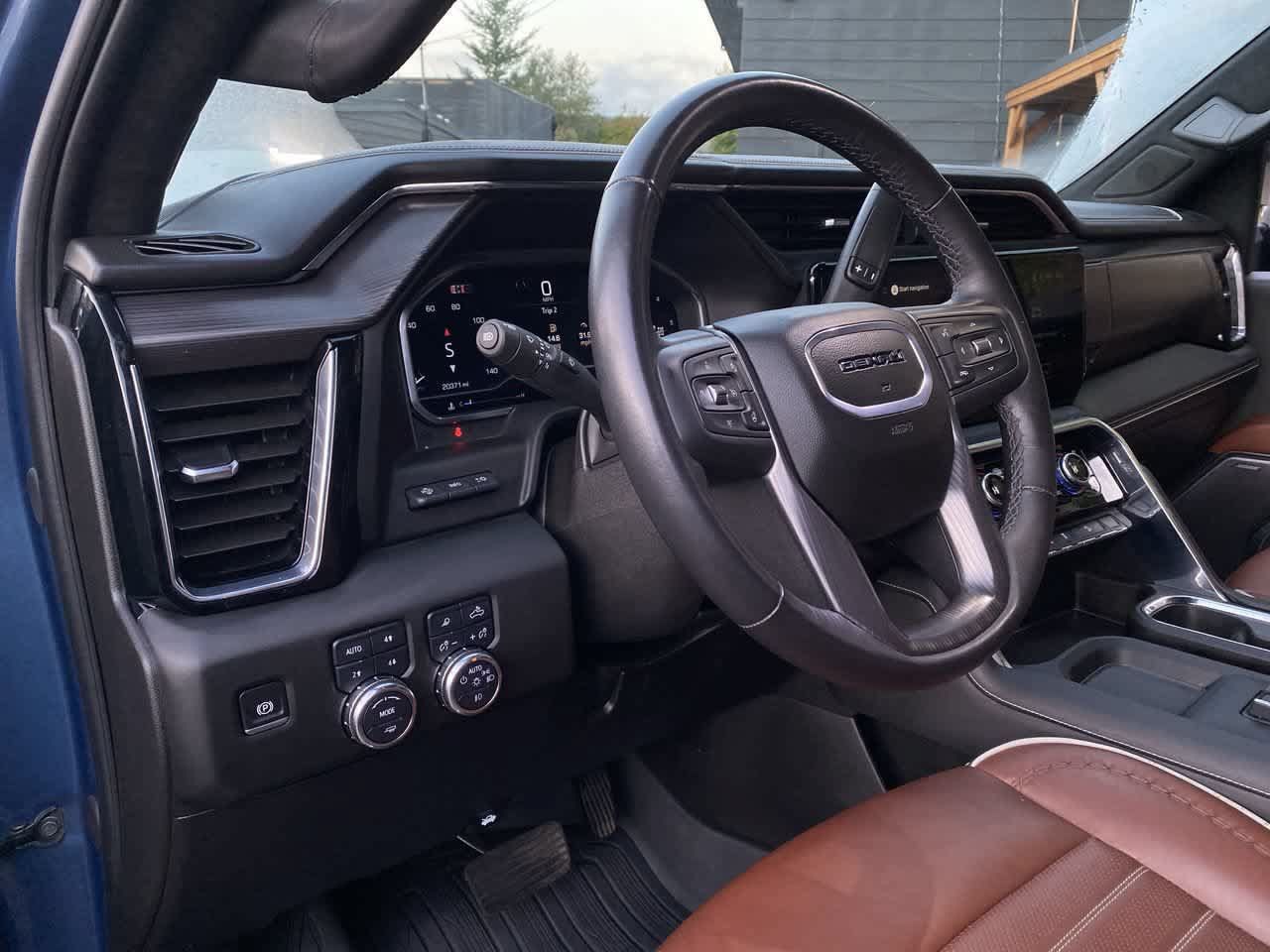 Used 2025 GMC Sierra 3500 Denali Ultimate AWD/4WD image 2