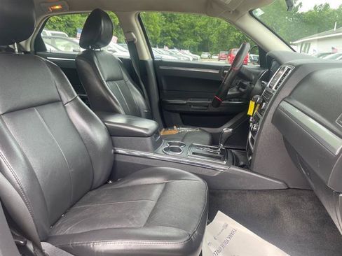 Used 2010 Chrysler 300 Touring RWD image 12