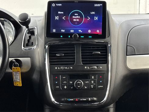 Used 2018 Dodge Grand Caravan GT FWD image 19
