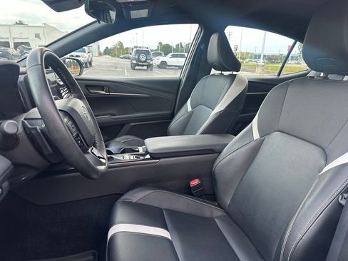 Used 2025 Toyota Camry SE FWD image 25